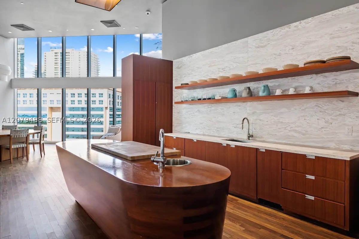 1300 Brickell Bay Dr #1913, Miami FL 33131