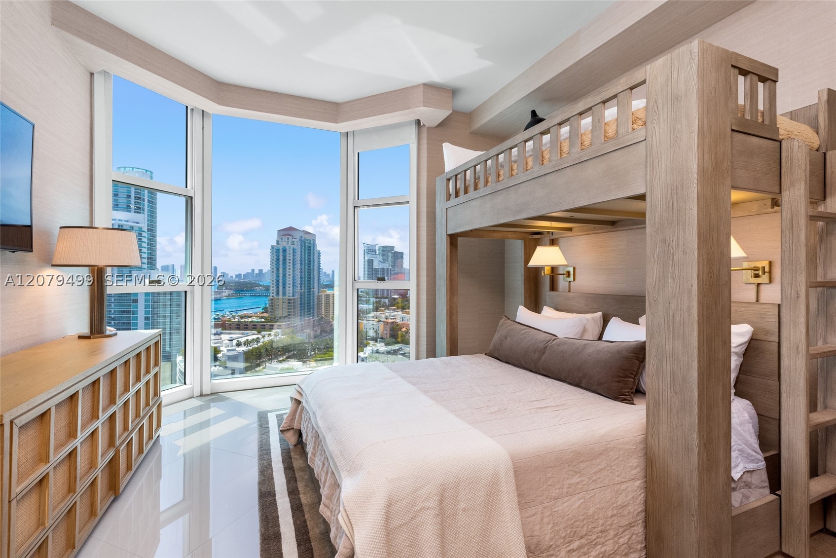 300 S Pointe Dr #2005, Miami Beach FL 33139