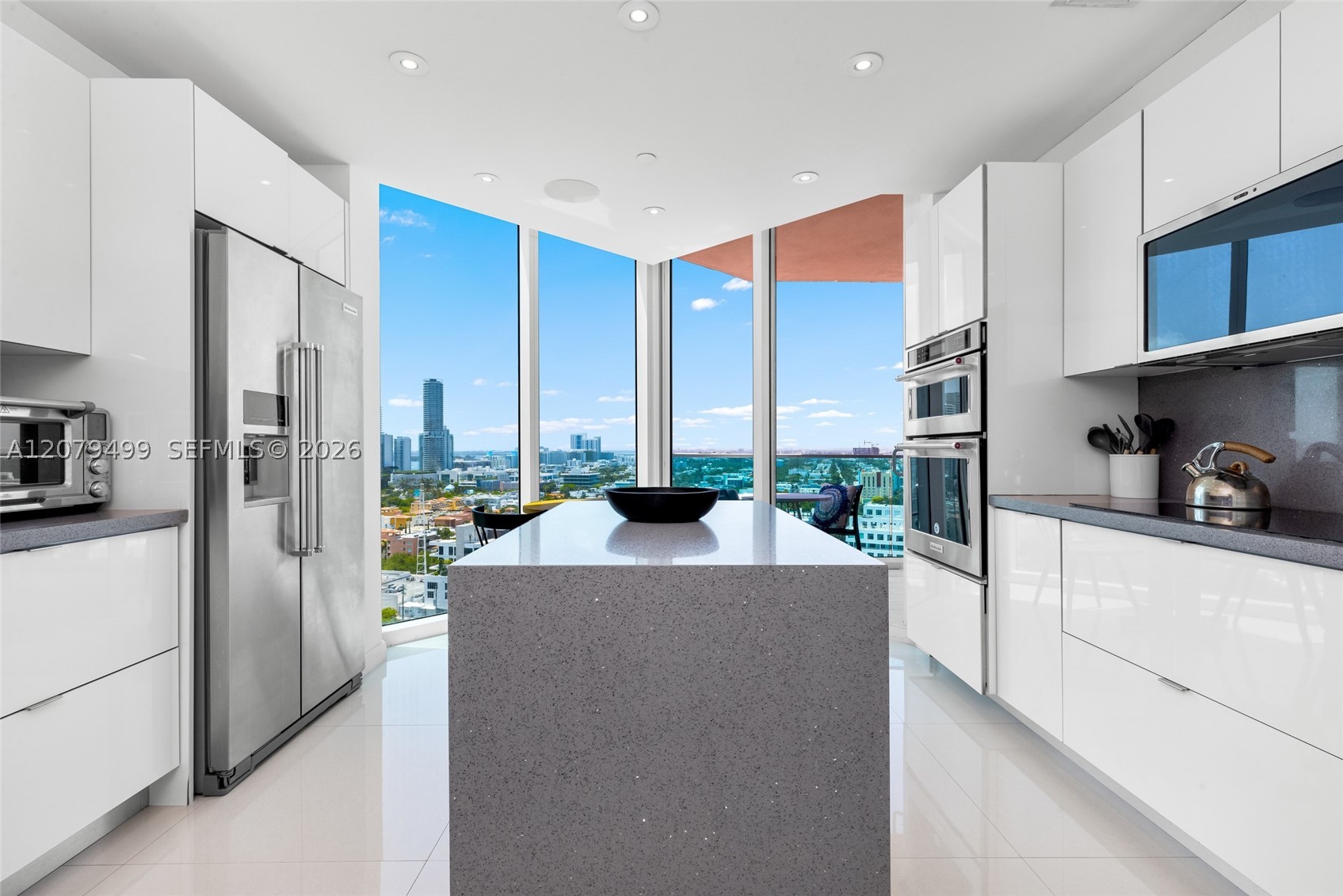 300 S Pointe Dr #2005, Miami Beach FL 33139