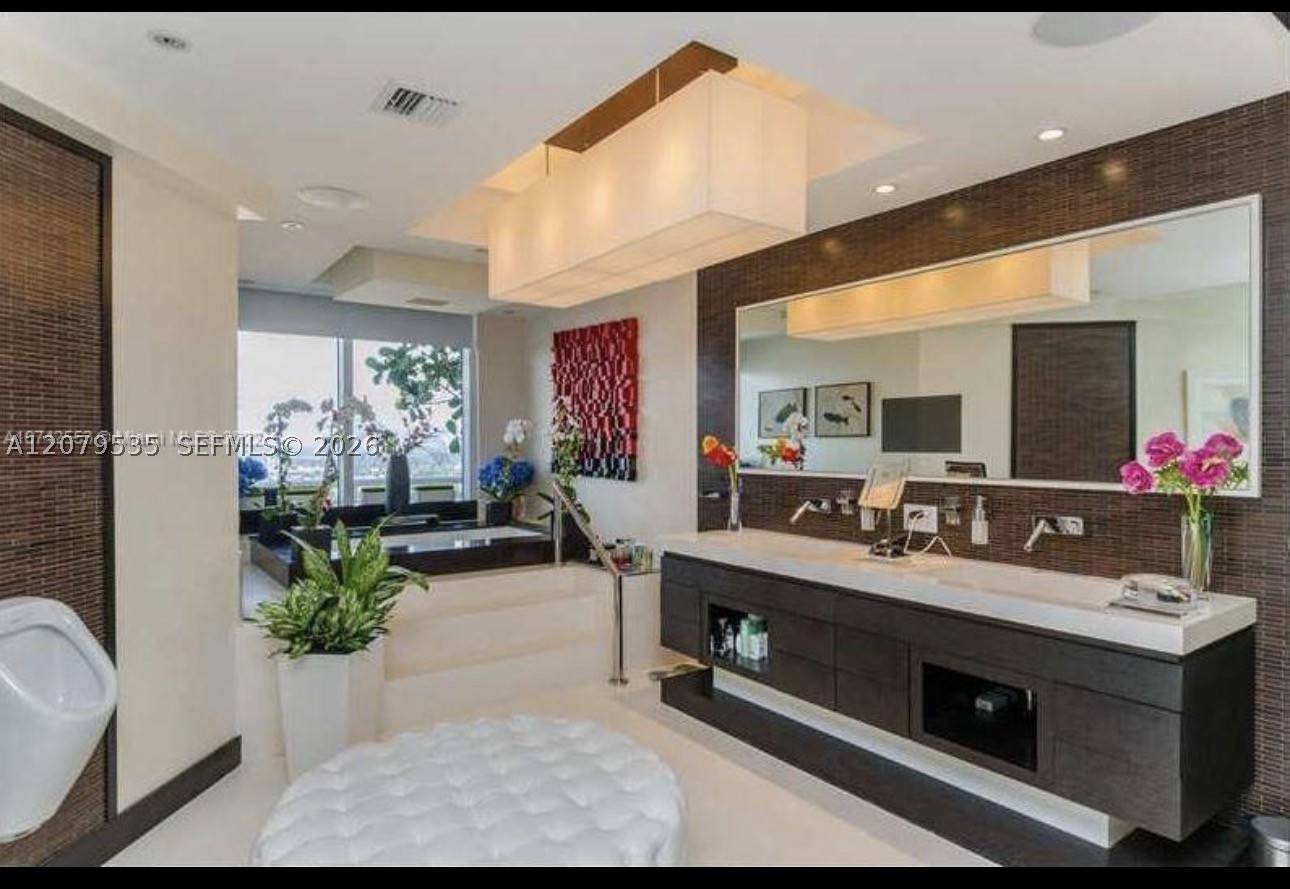 3802 NE 207th St #2802, Aventura FL 33180
