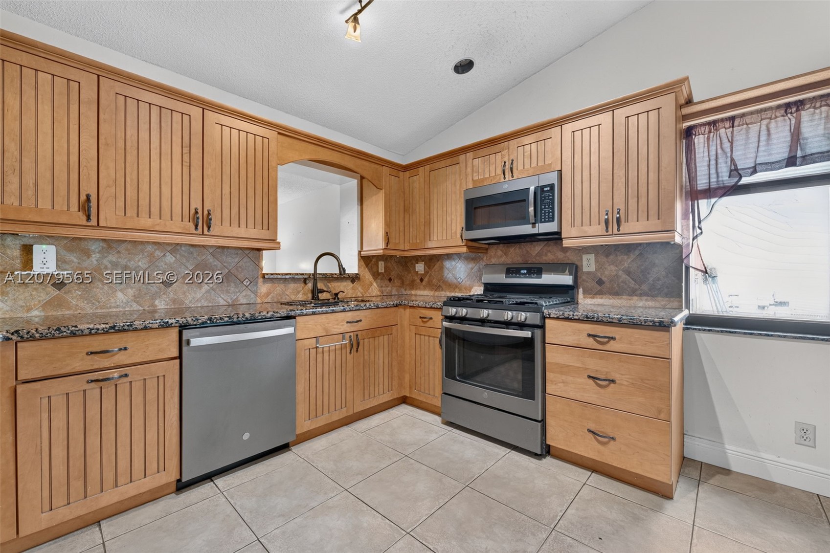 7508 SW 6th Ct, North Lauderdale FL 33068
