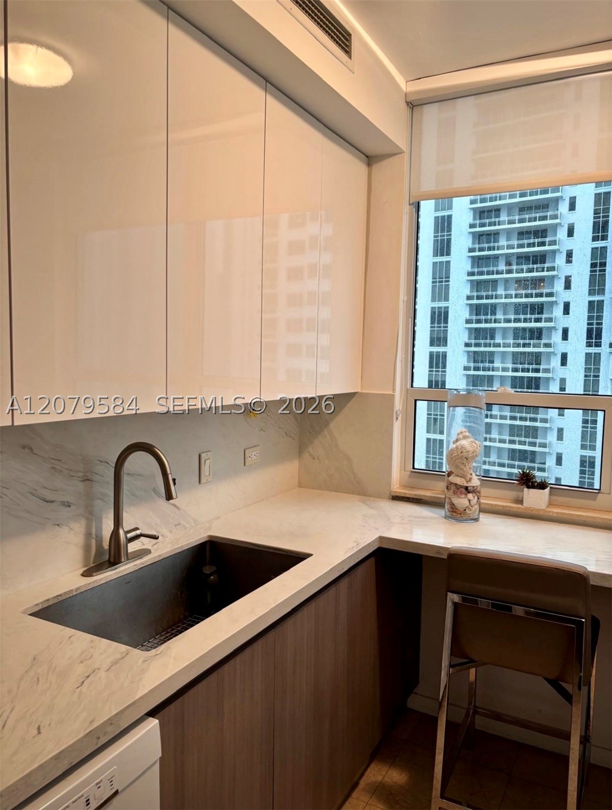 801 Brickell Key Blvd #2110, Miami FL 33131