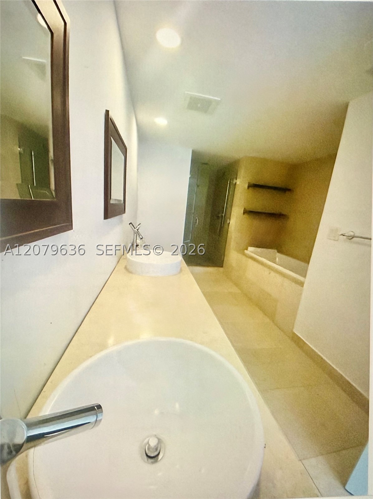 475 Brickell Ave #2915, Miami FL 33131