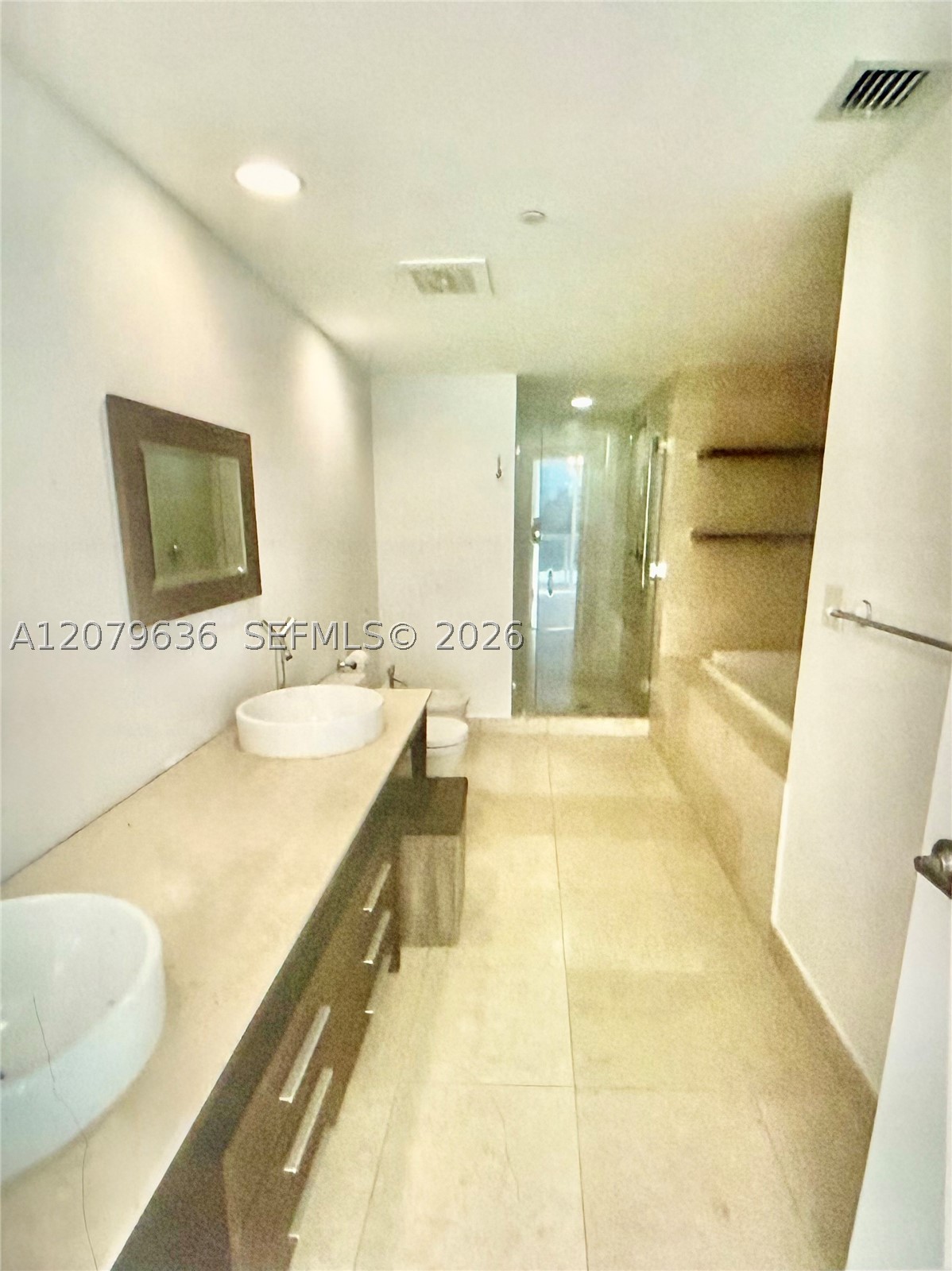 475 Brickell Ave #2915, Miami FL 33131