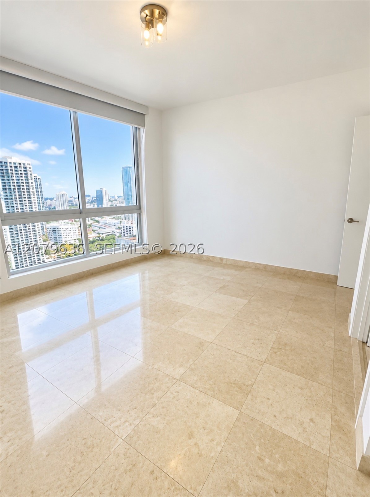 475 Brickell Ave #2915, Miami FL 33131