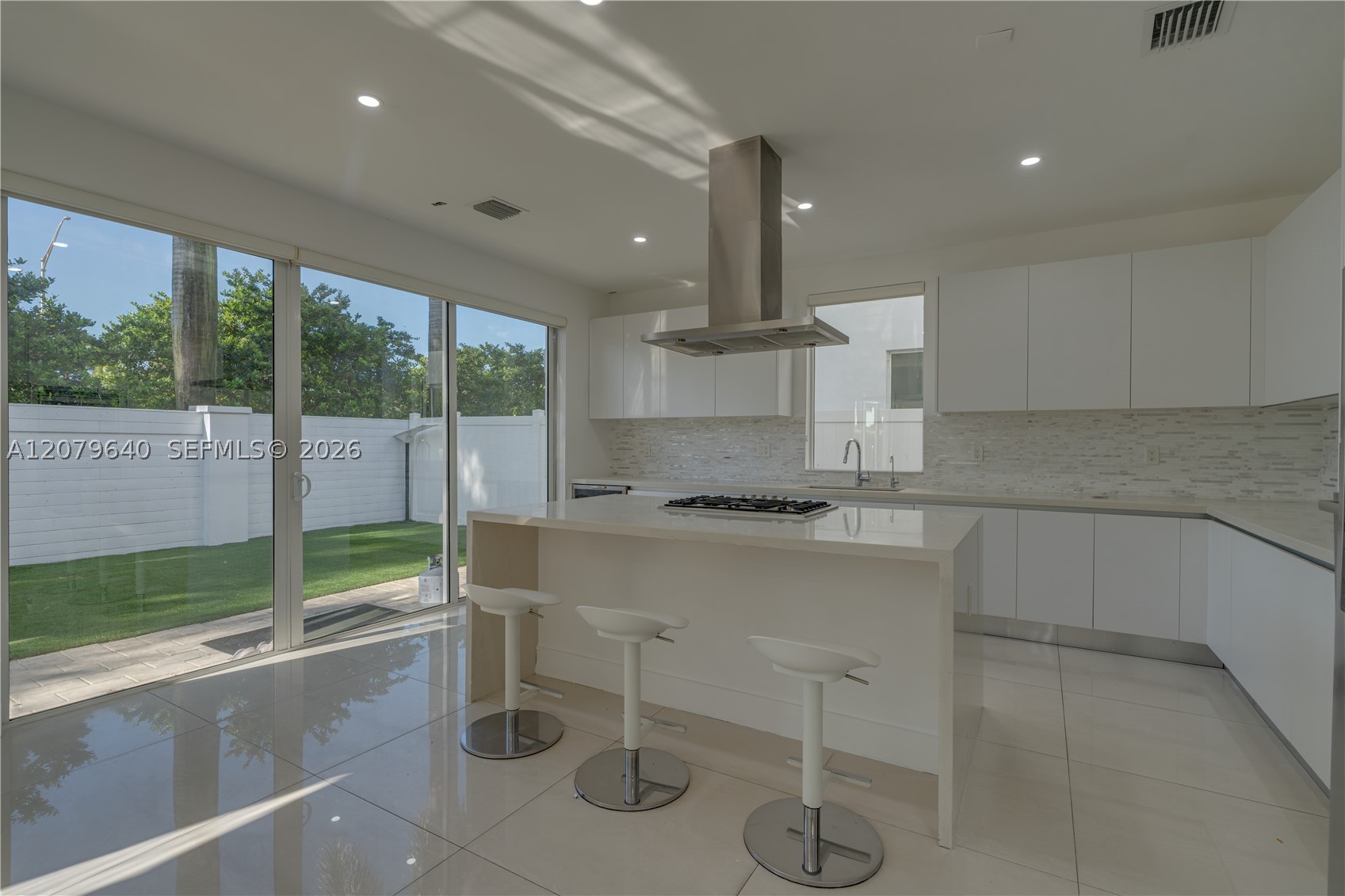 9870 NW 74th Ter, Doral FL 33178