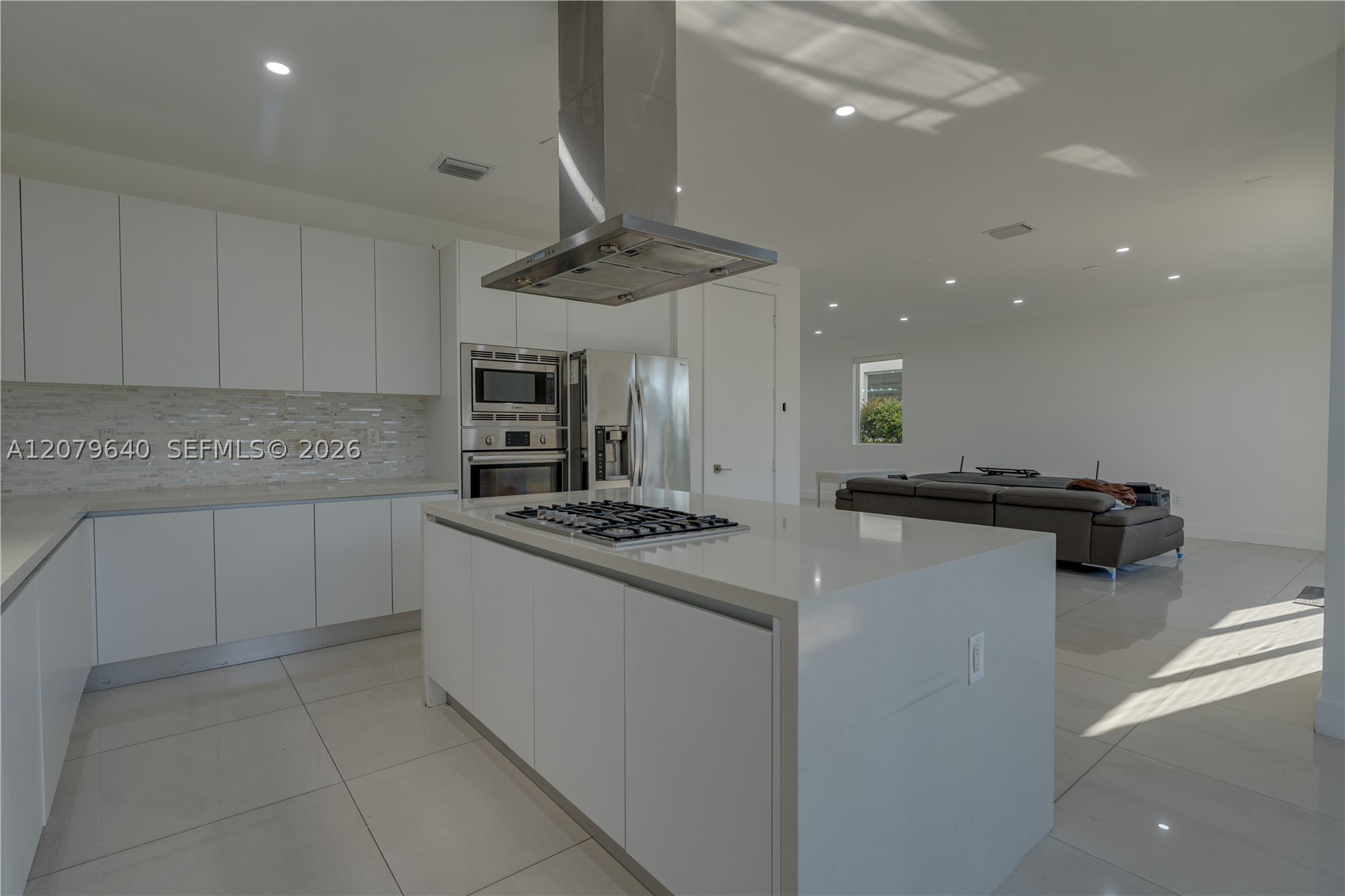 9870 NW 74th Ter, Doral FL 33178
