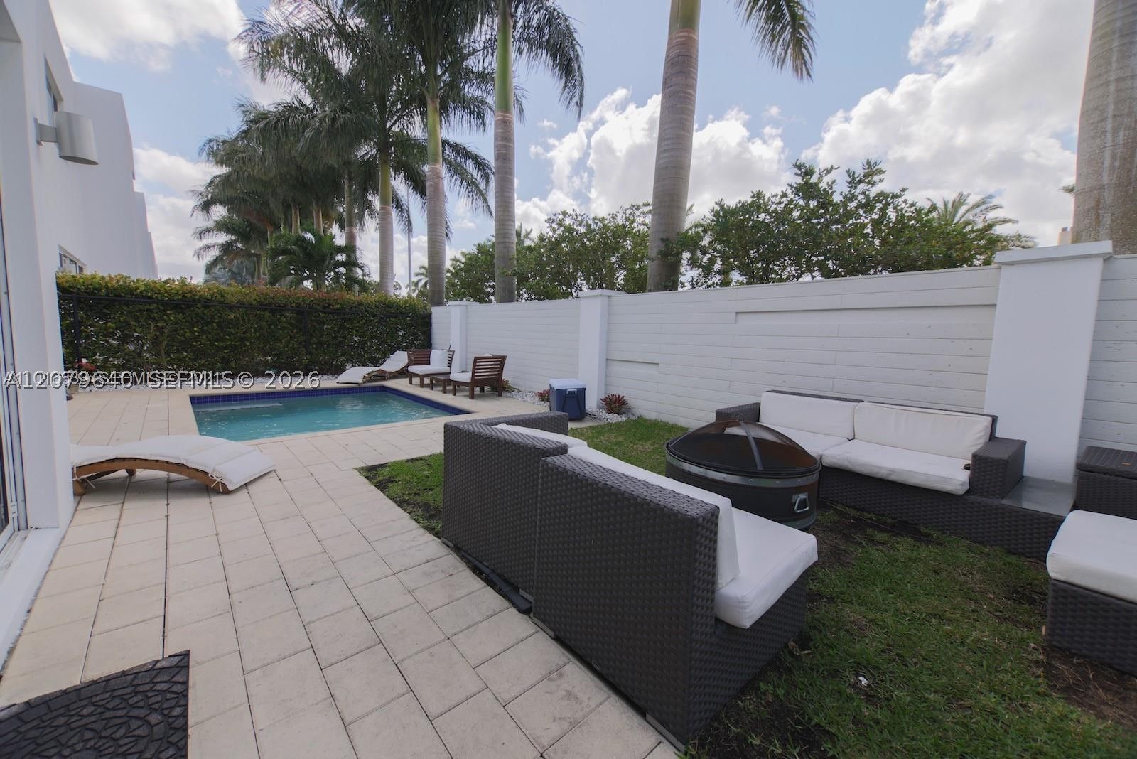 9870 NW 74th Ter, Doral FL 33178