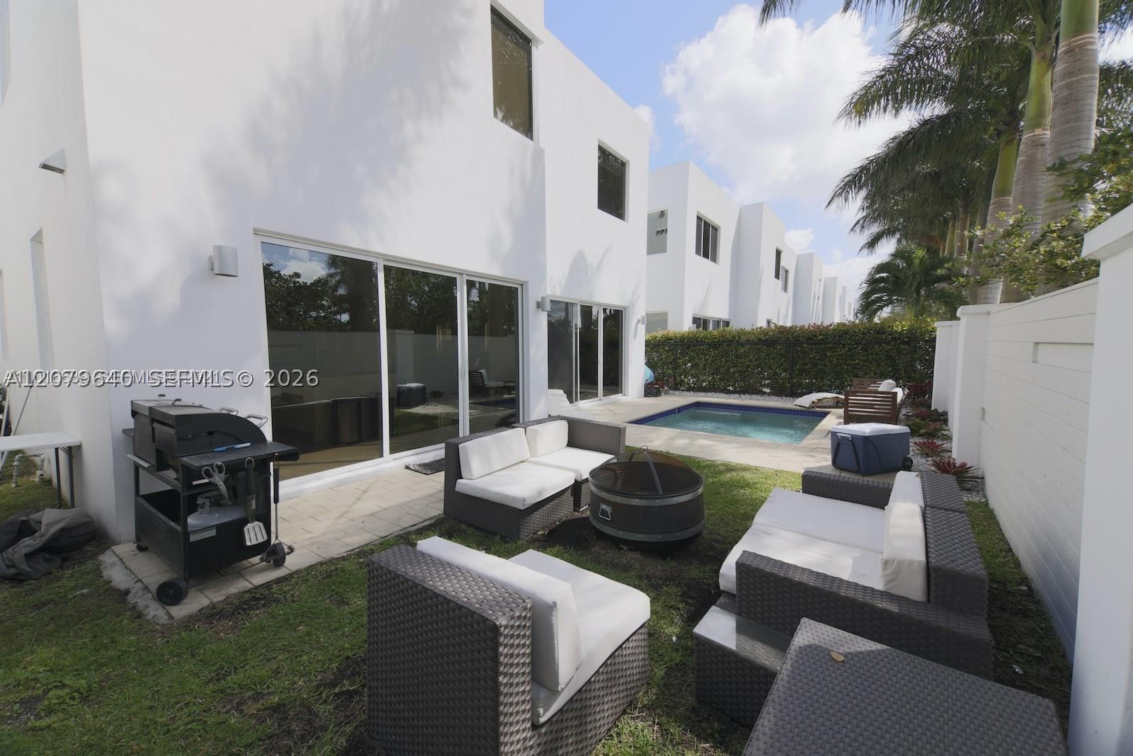 9870 NW 74th Ter, Doral FL 33178