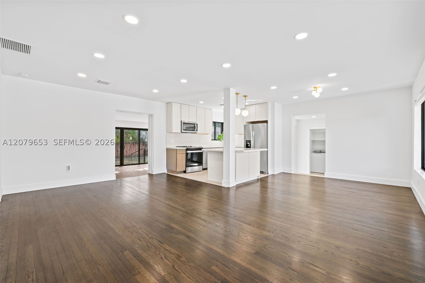 912 NE 82nd St, Miami FL 33138