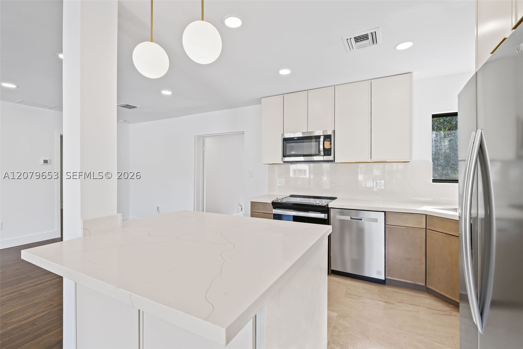 912 NE 82nd St, Miami FL 33138