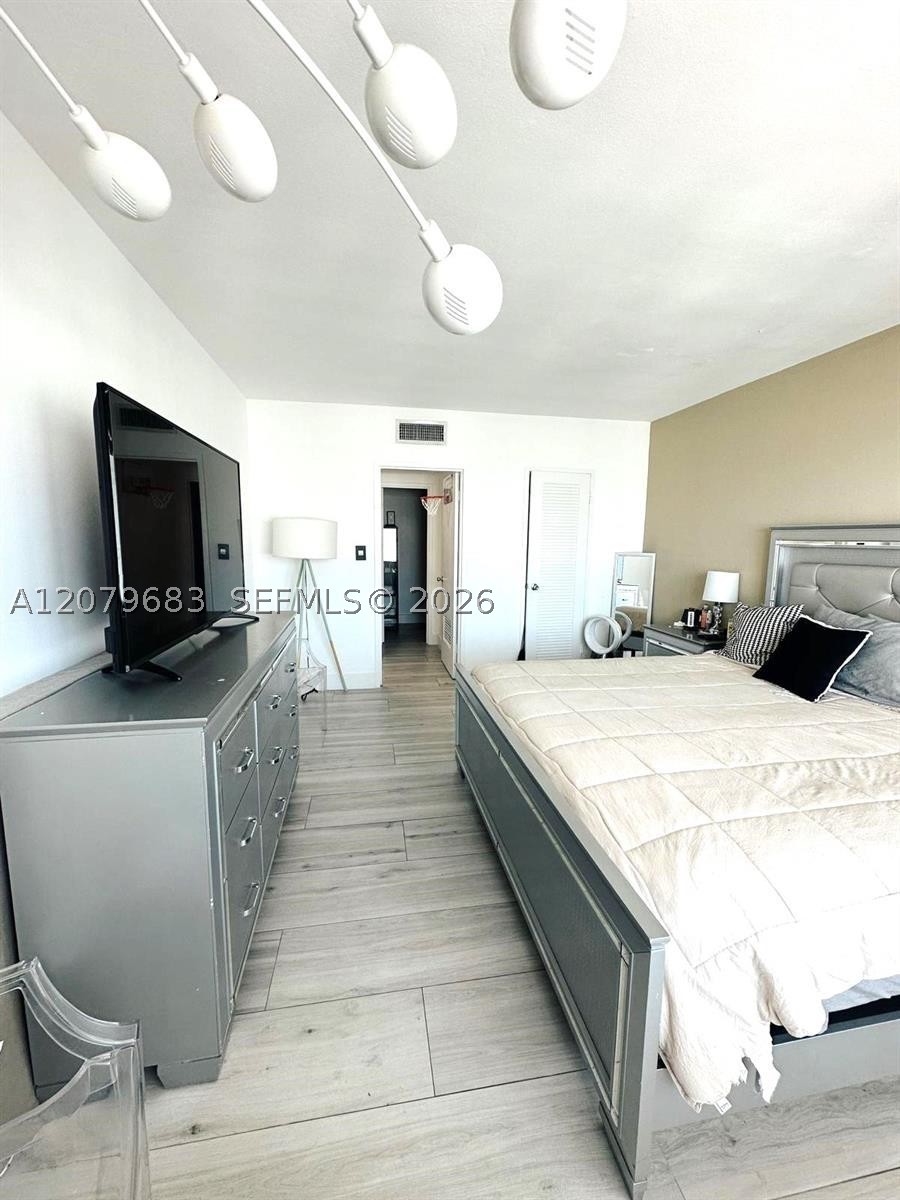1000 West Ave #PH27, Miami Beach FL 33139