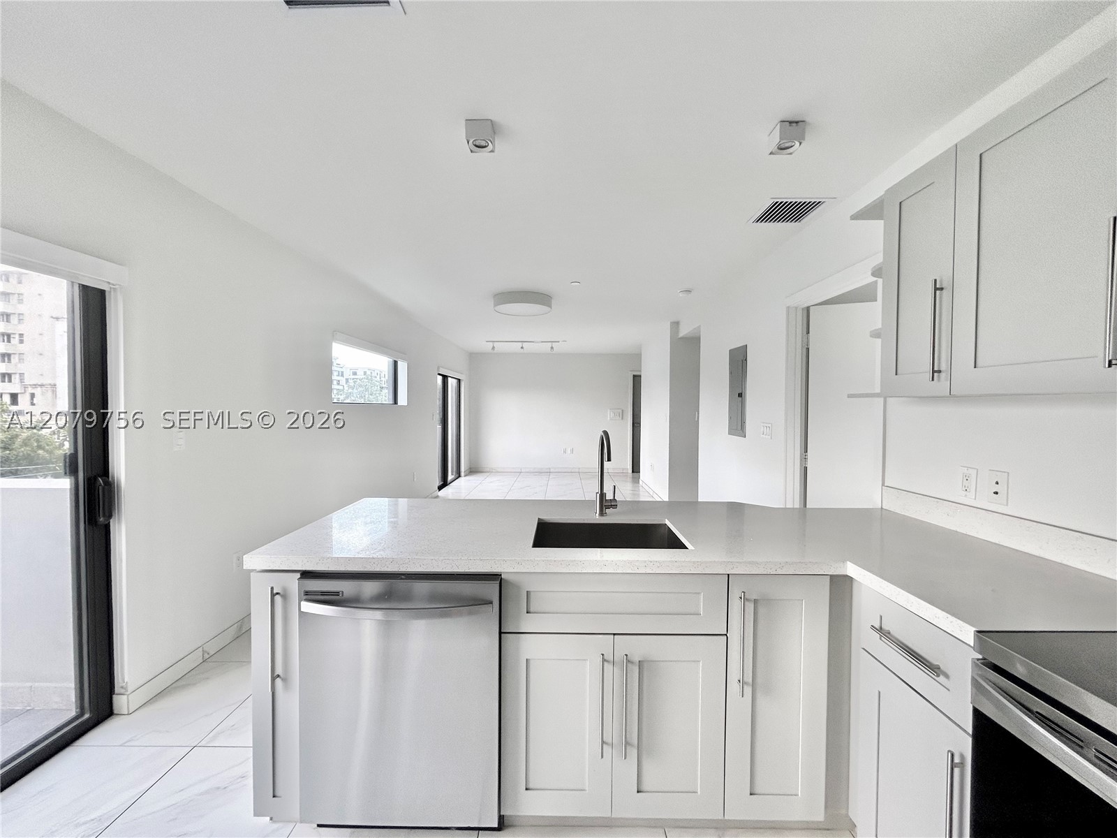836 SW 2nd St #401, Miami FL 33130