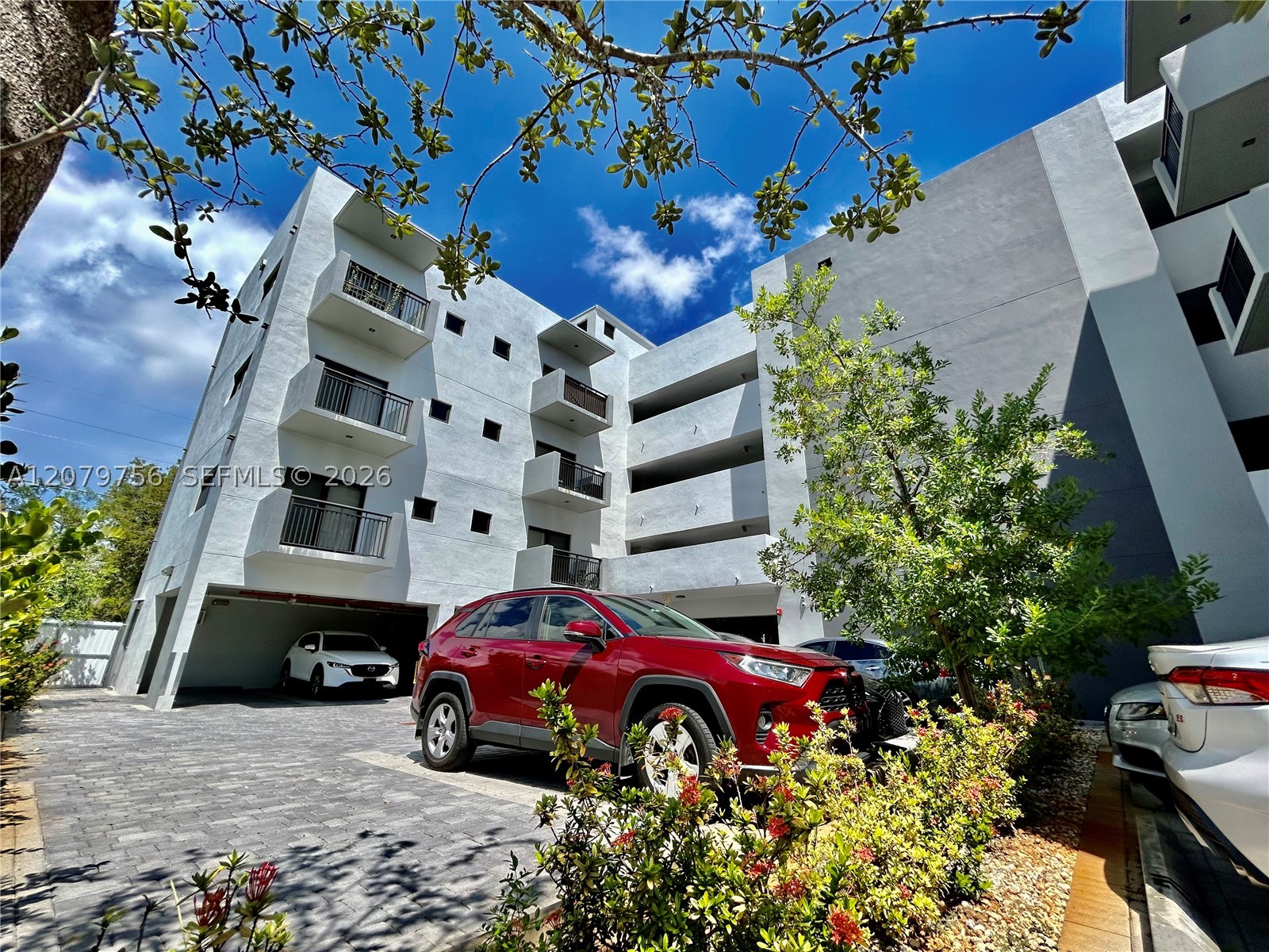 836 SW 2nd St #401, Miami FL 33130