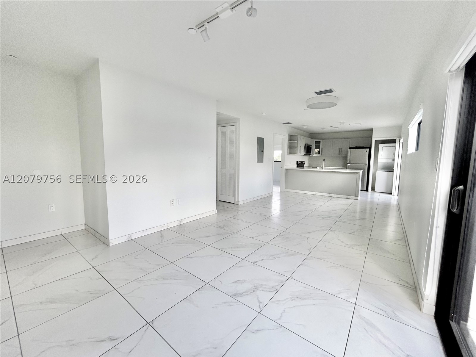 836 SW 2nd St #401, Miami FL 33130