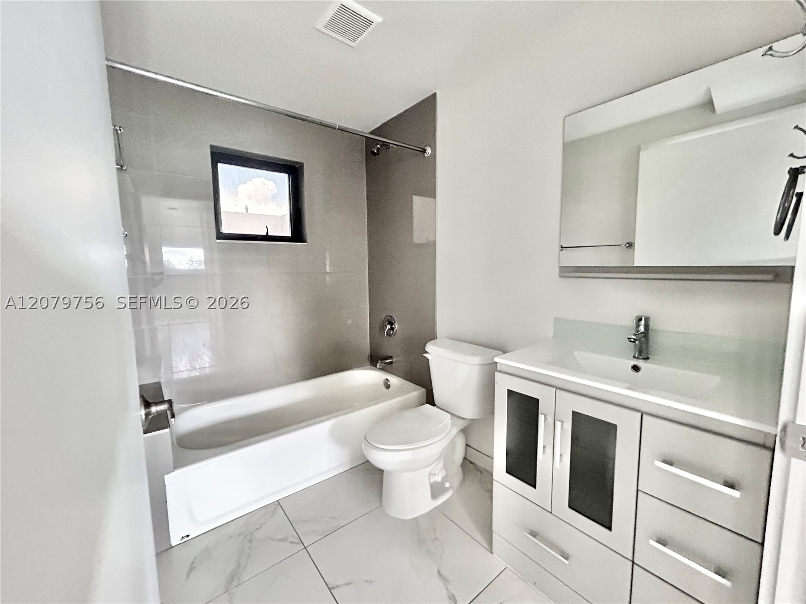 836 SW 2nd St #401, Miami FL 33130