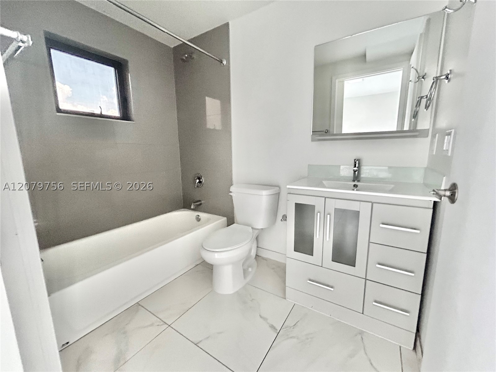 836 SW 2nd St #401, Miami FL 33130