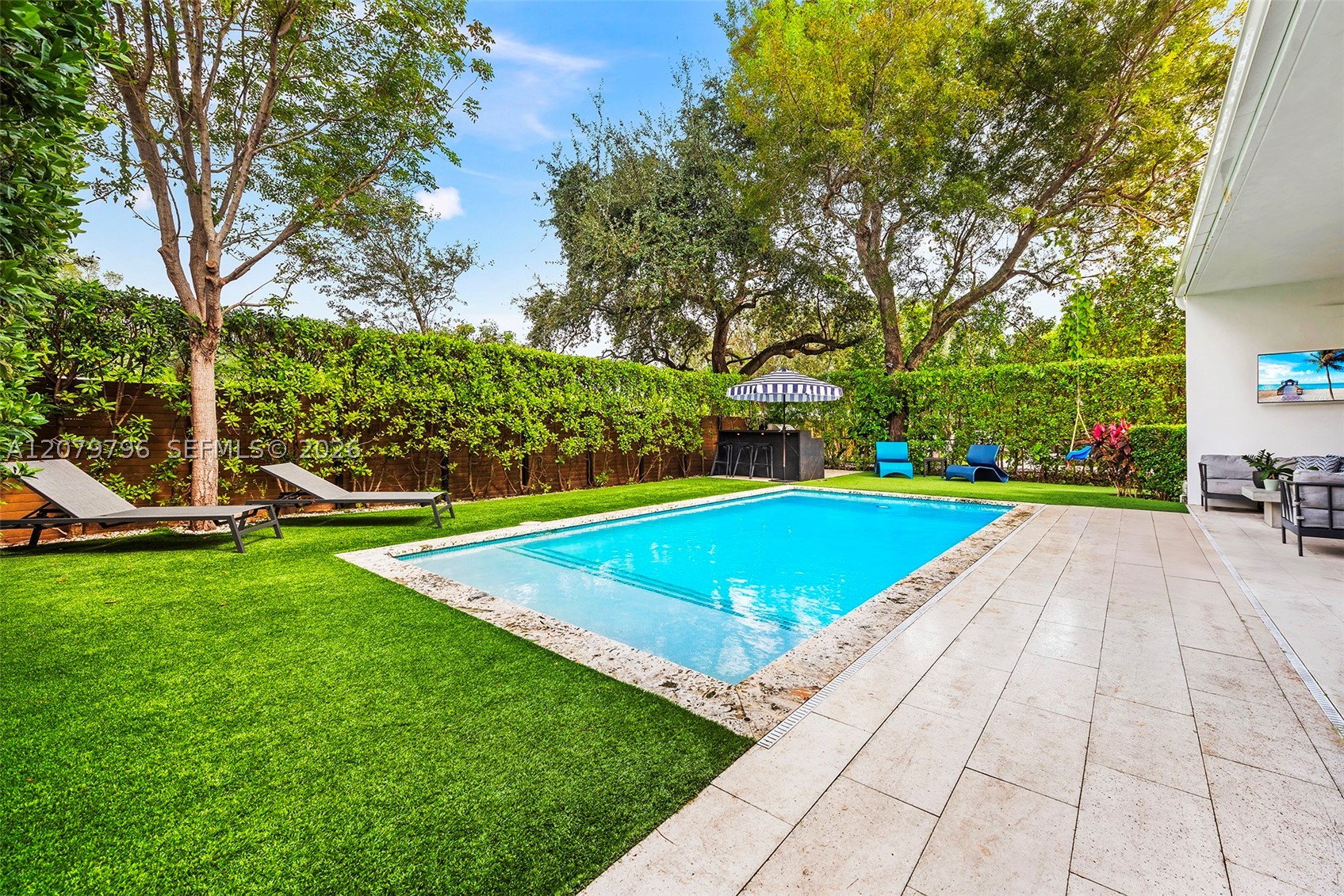 8611 Arboretum Ln, Miami FL 33138