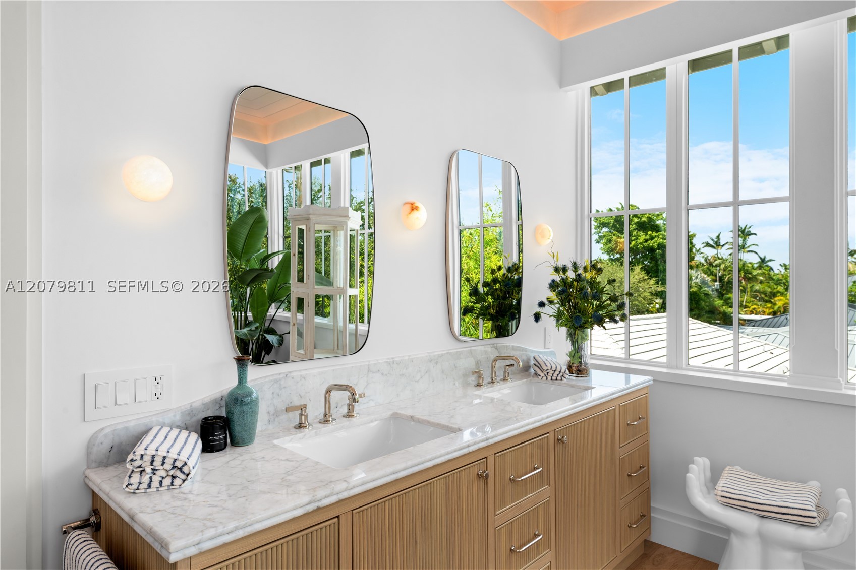 544 Warren Ln, Key Biscayne FL 33149