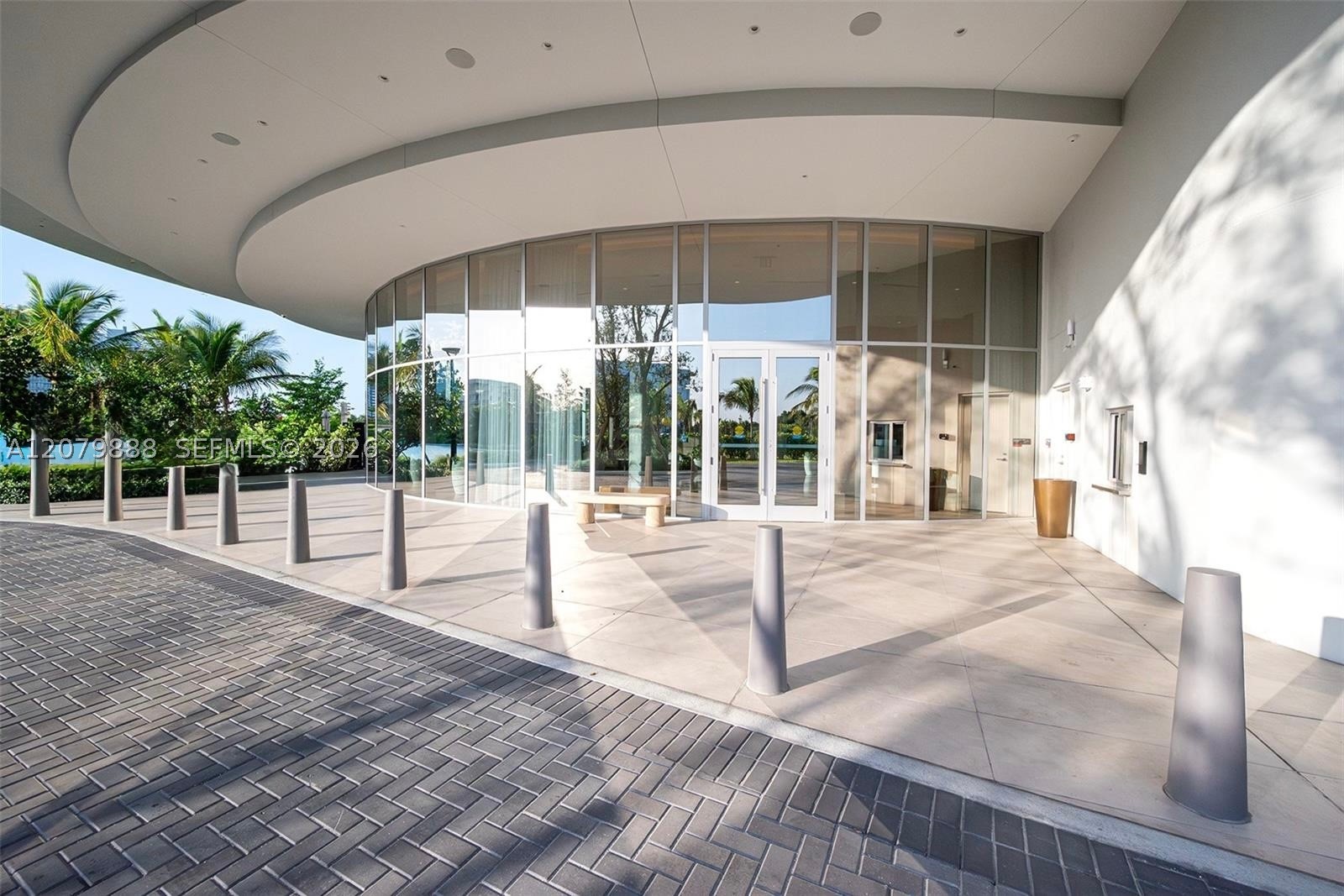 North Miami FL 33181 - A12079888