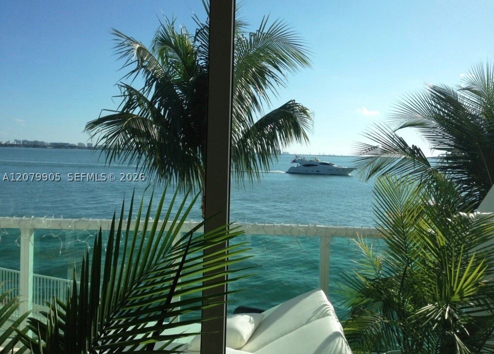 2000 Bay Dr #208, Miami Beach FL 33141