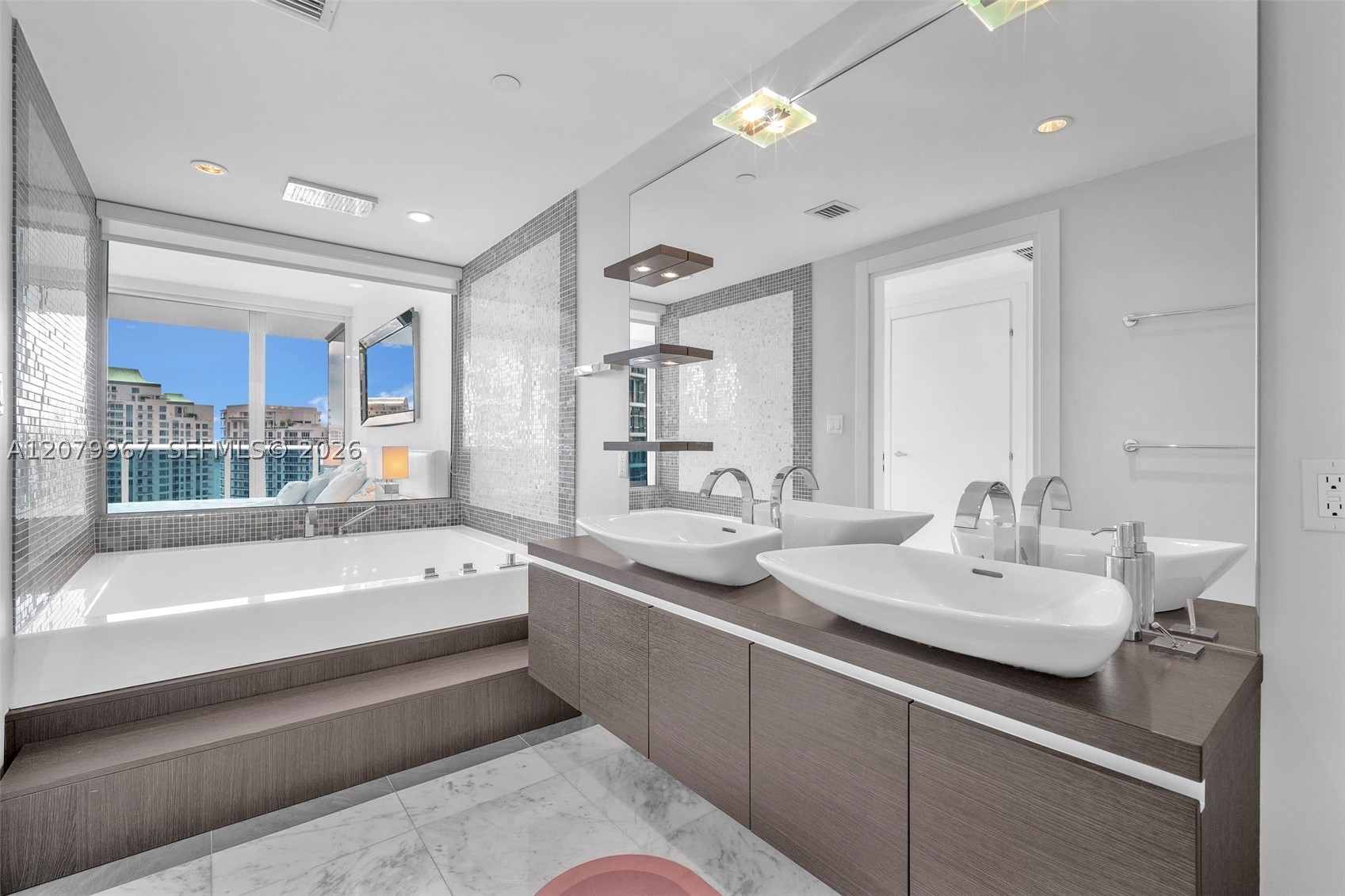 200 Biscayne Boulevard Way #3703, Miami FL 33131