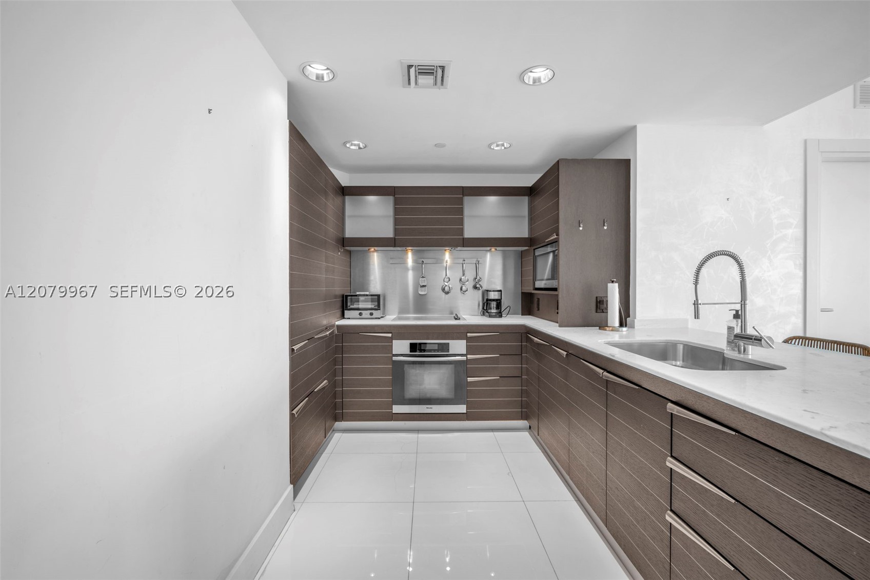 200 Biscayne Boulevard Way #3703, Miami FL 33131