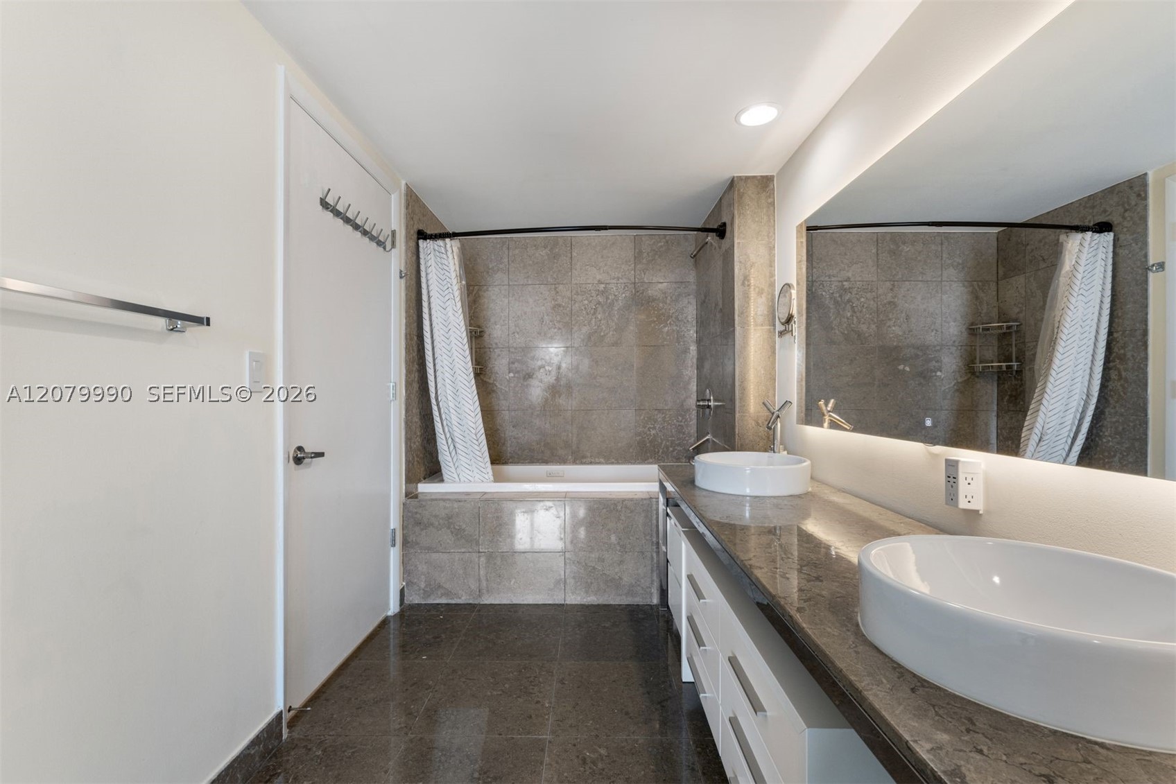 495 Brickell Ave #4709, Miami FL 33131