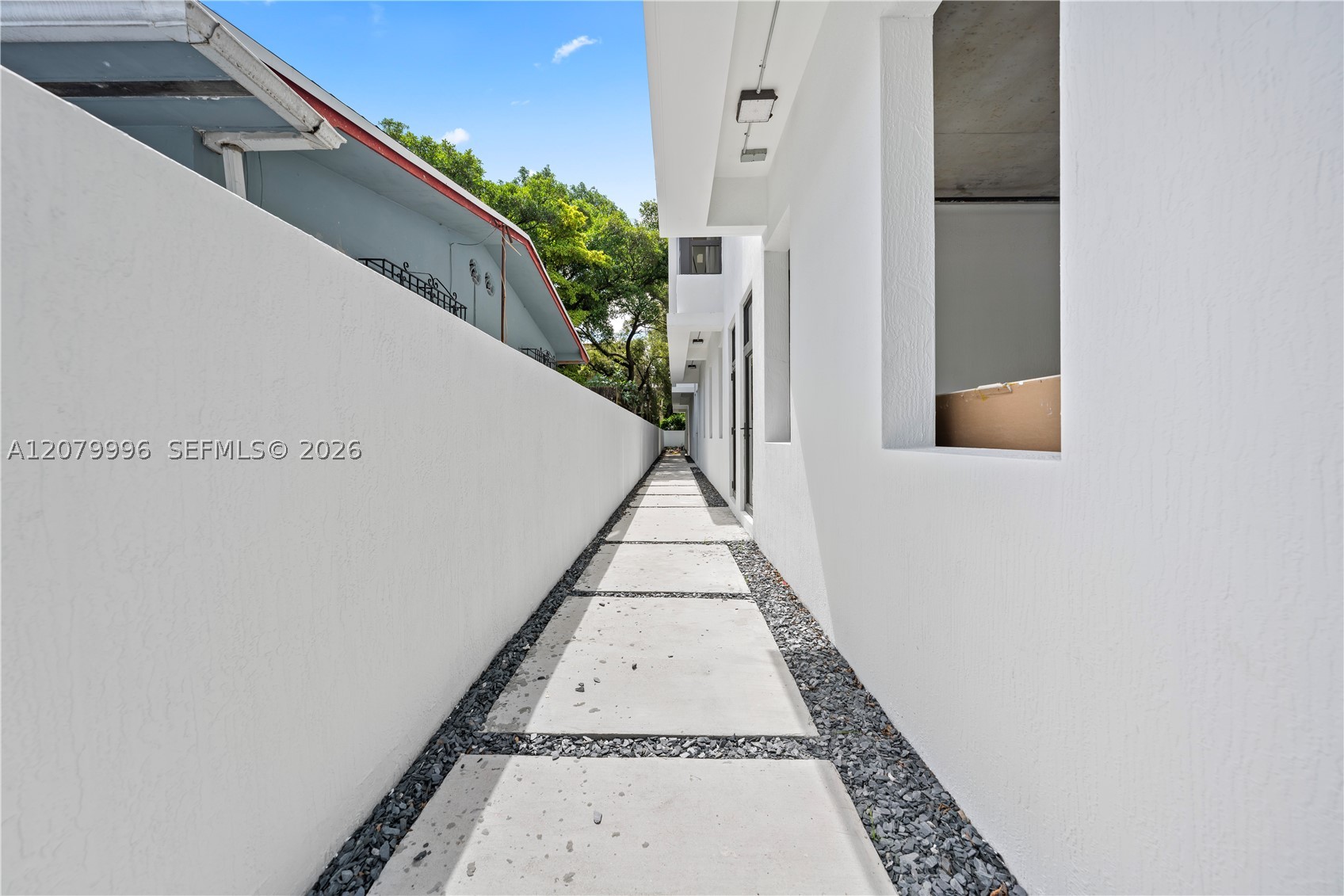 526 SW 2nd St #1, Miami FL 33130