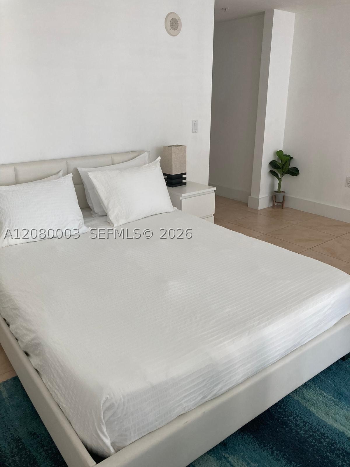 41 SE 5th St #1204, Miami FL 33131