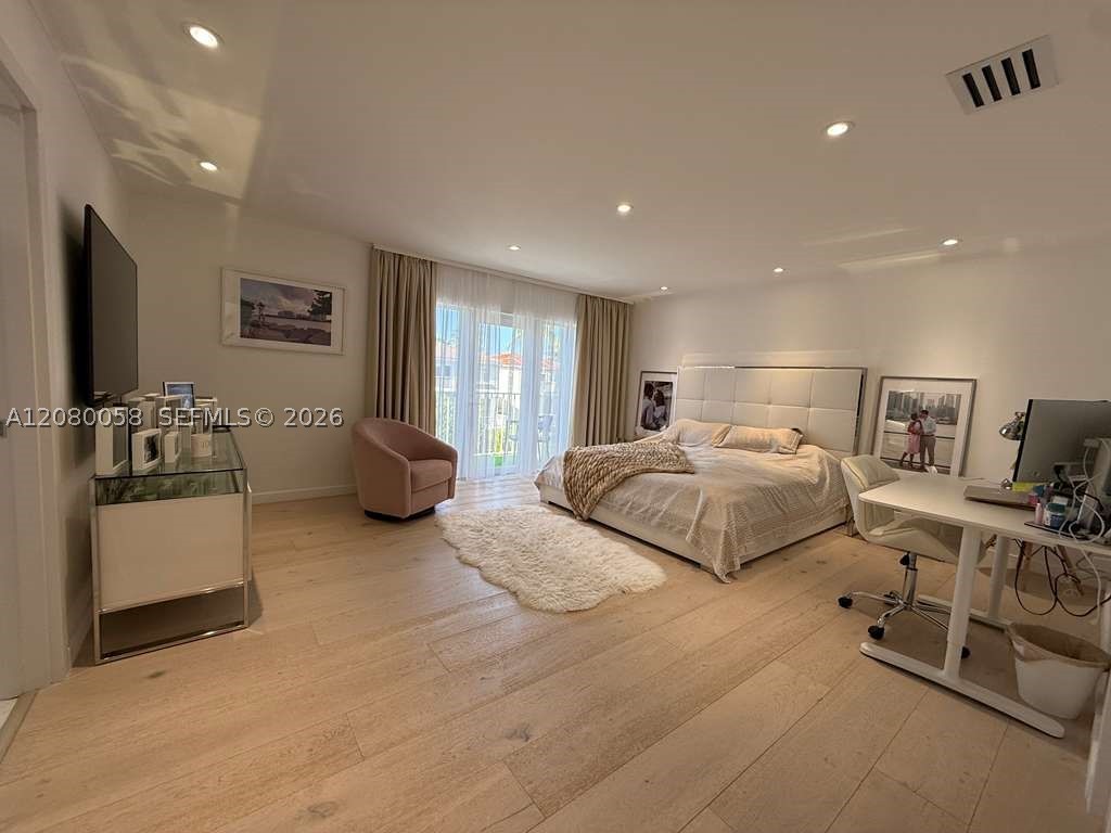 3123 NE 210th St, Aventura FL 33180