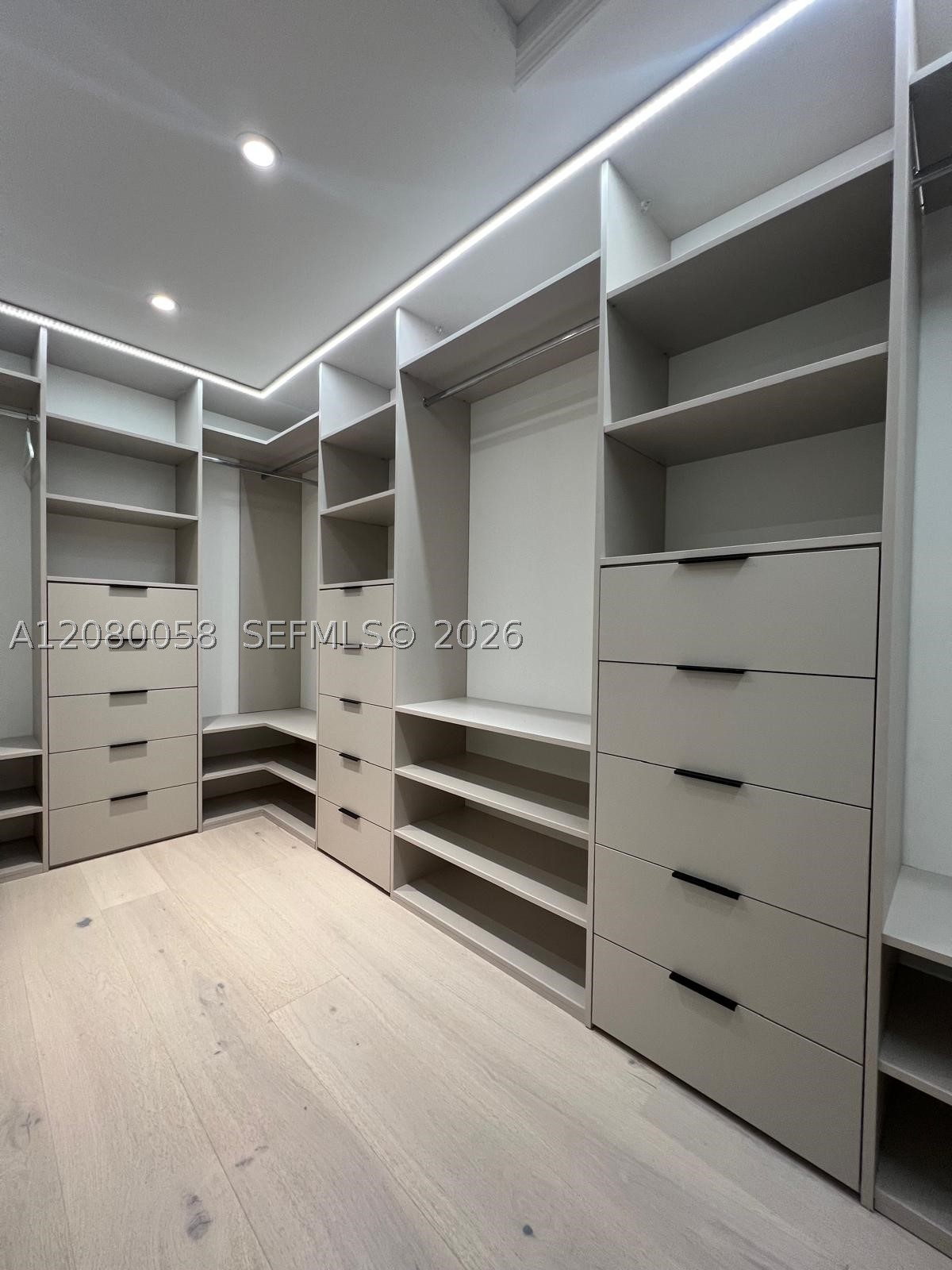 3123 NE 210th St, Aventura FL 33180