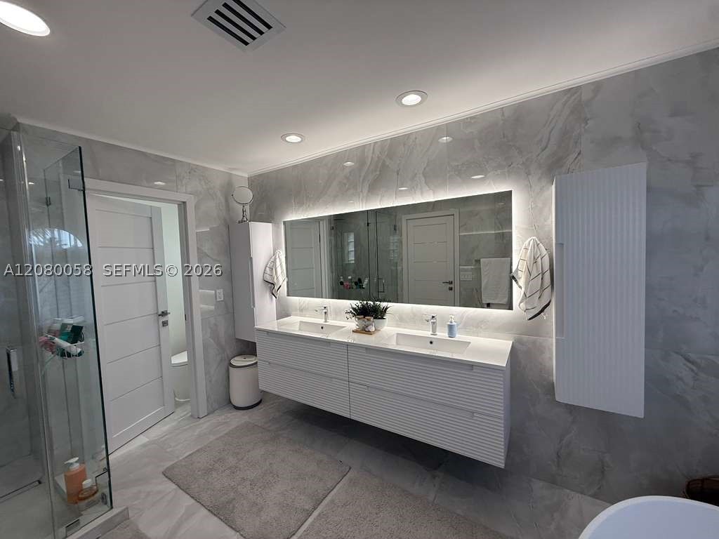 3123 NE 210th St, Aventura FL 33180