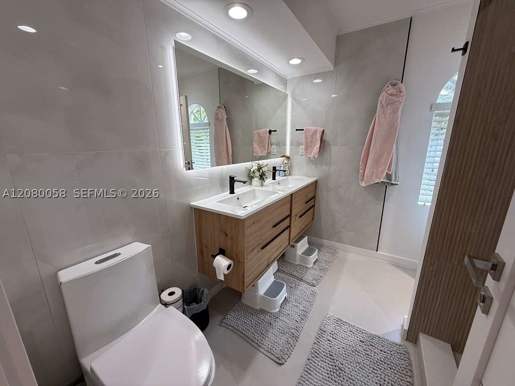 3123 NE 210th St, Aventura FL 33180