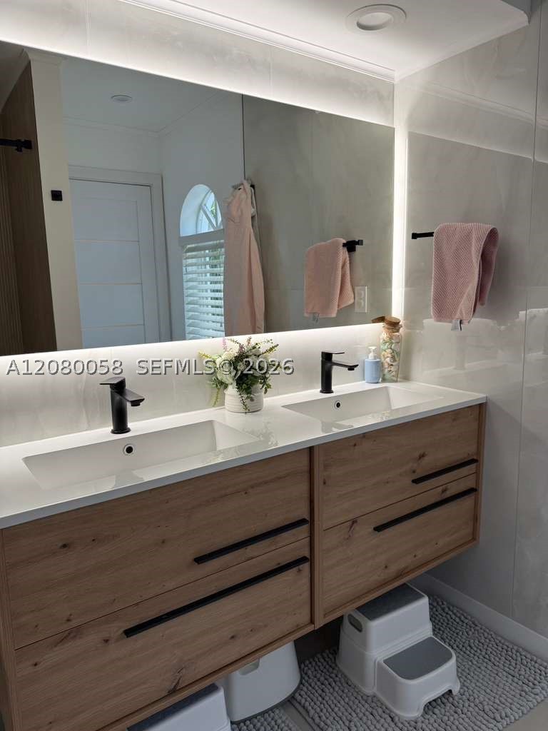 3123 NE 210th St, Aventura FL 33180