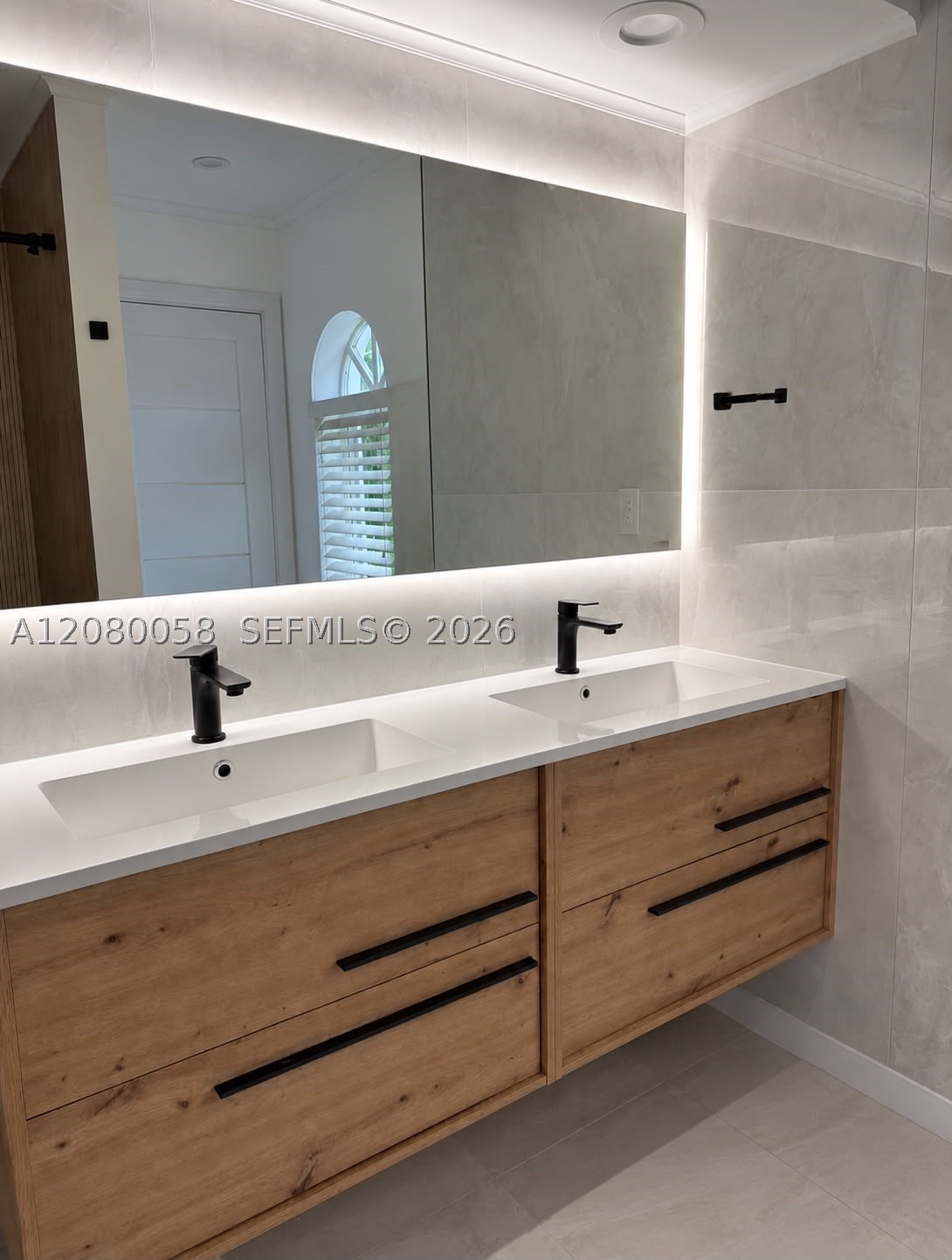 3123 NE 210th St, Aventura FL 33180