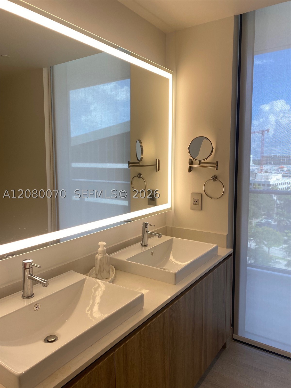 2960 NE 207th St #1005, Aventura FL 33180