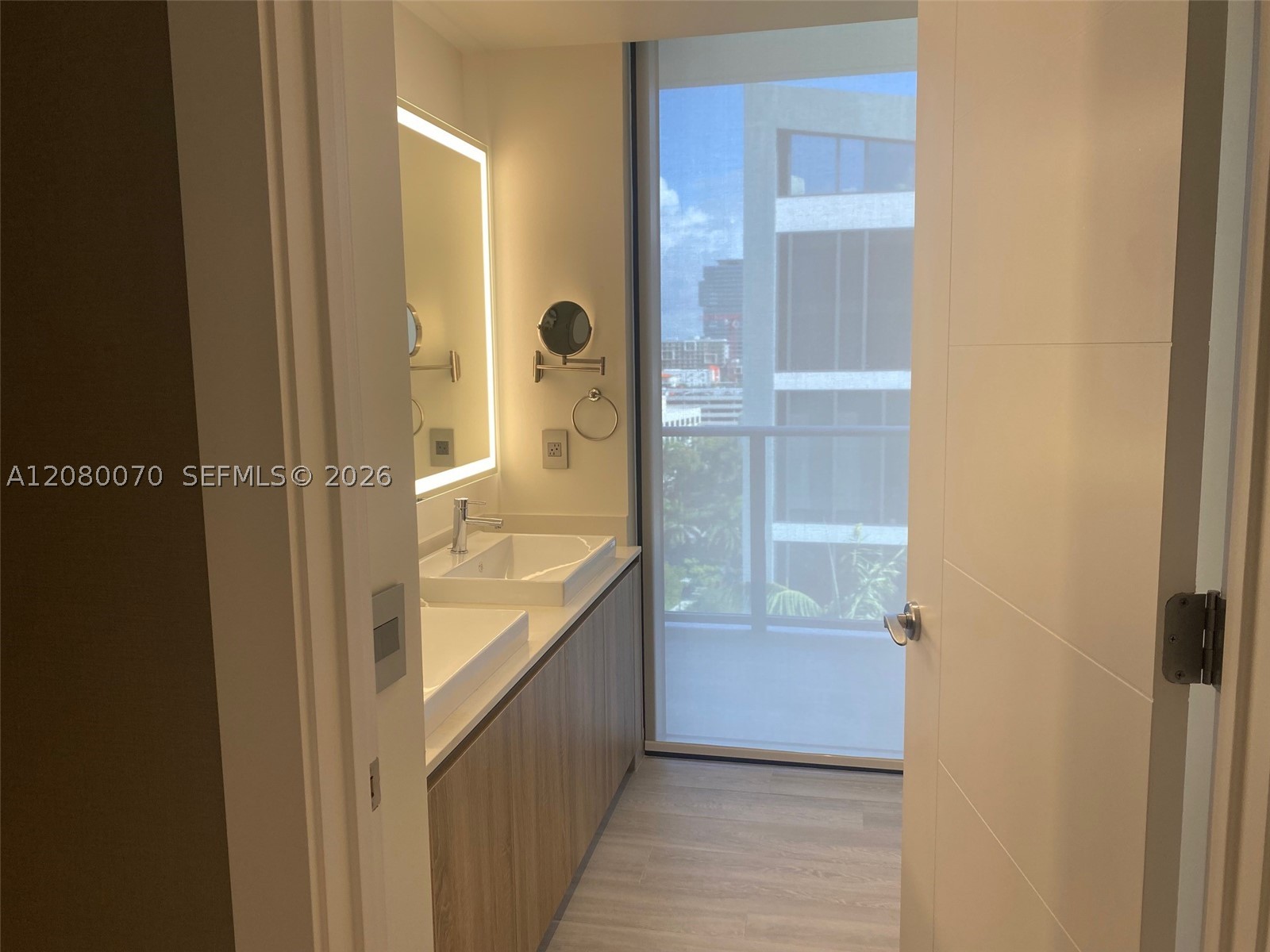 2960 NE 207th St #1005, Aventura FL 33180