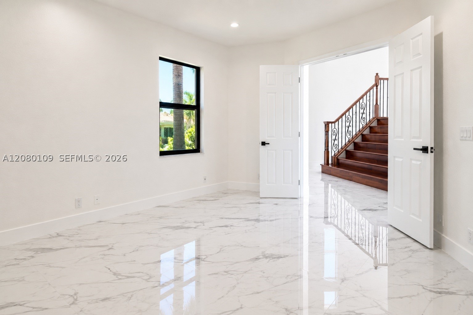 1672 Victoria Pointe Cir, Weston FL 33327