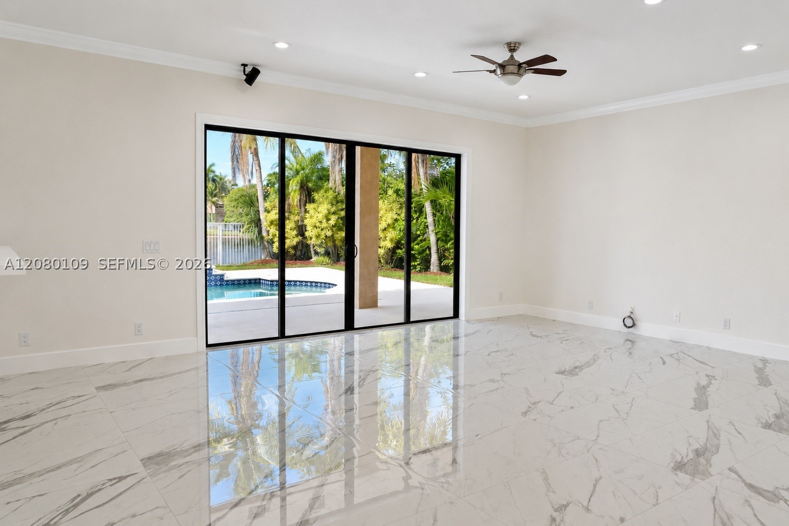 1672 Victoria Pointe Cir, Weston FL 33327