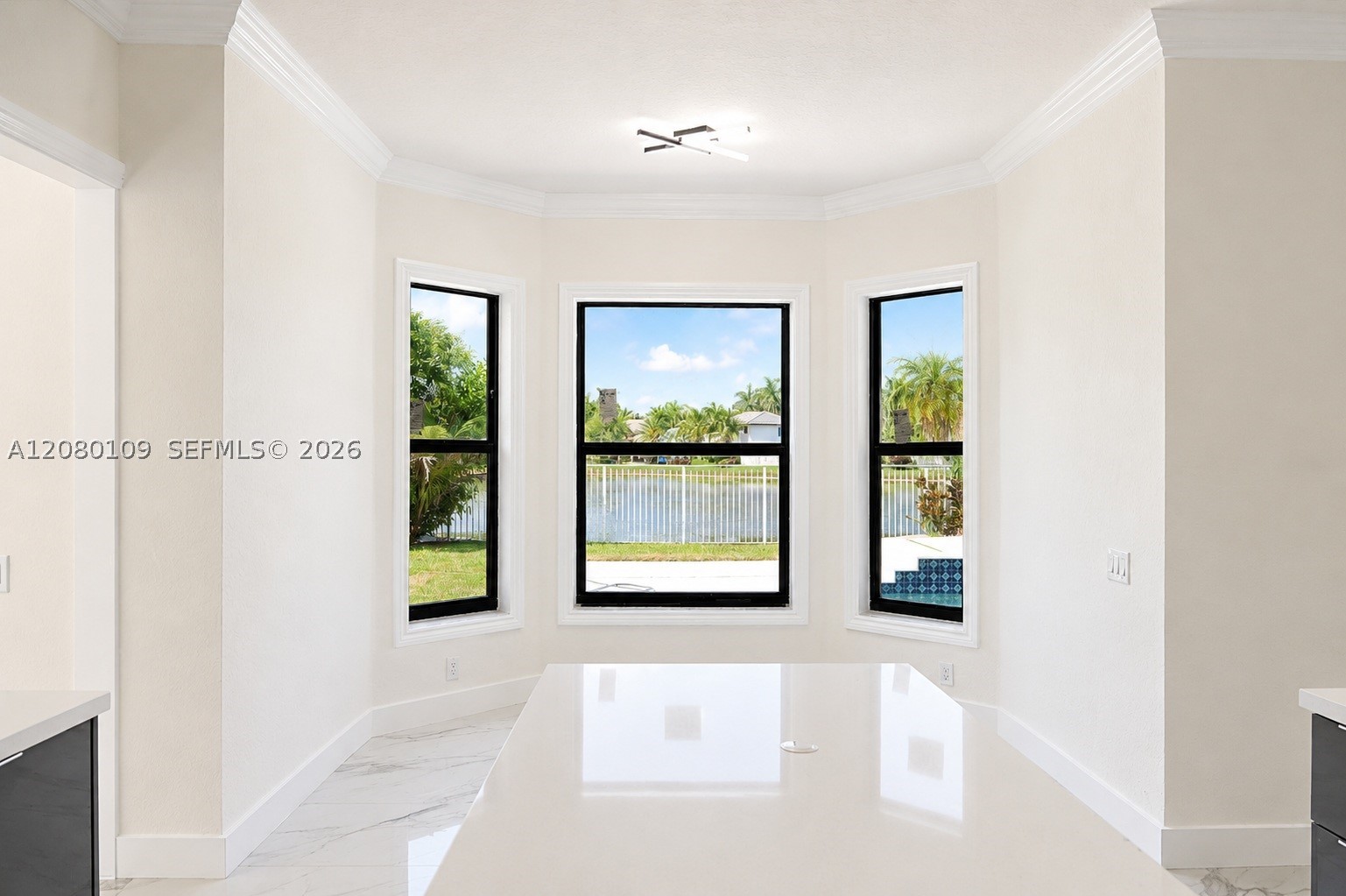 1672 Victoria Pointe Cir, Weston FL 33327