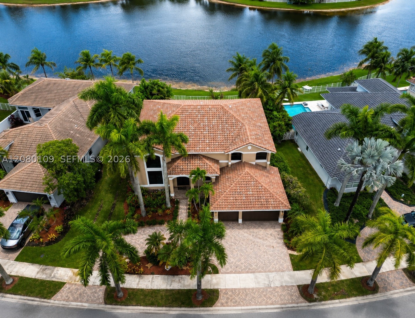 1672 Victoria Pointe Cir, Weston FL 33327