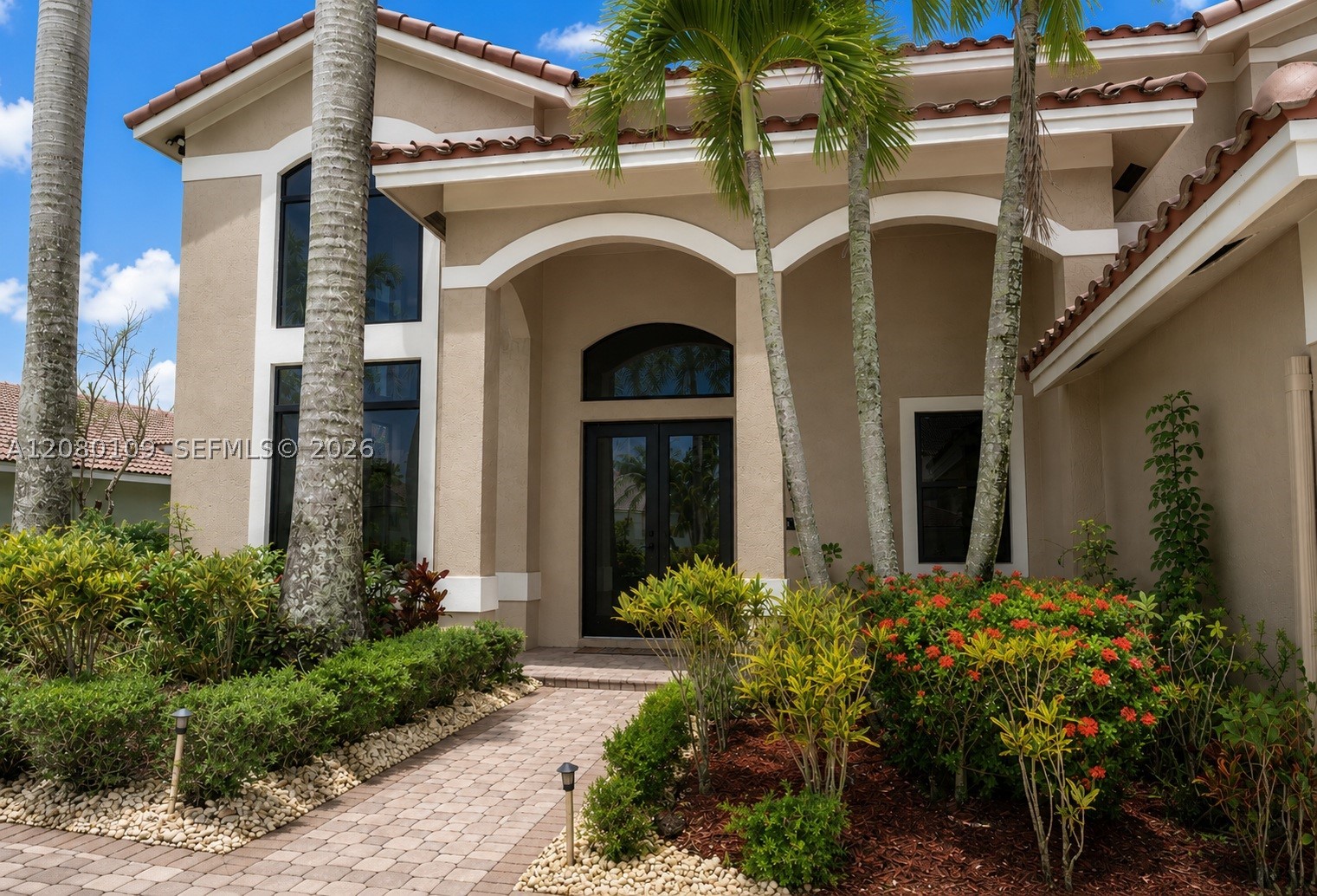 1672 Victoria Pointe Cir, Weston FL 33327