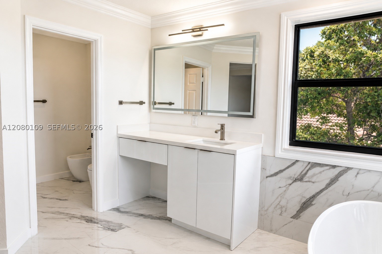 1672 Victoria Pointe Cir, Weston FL 33327