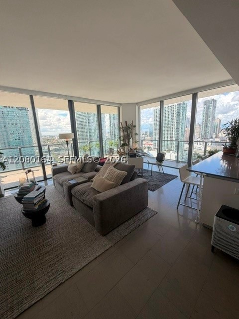 68 SE 6th St #1912, Miami FL 33131