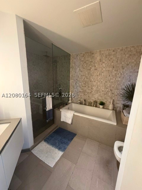 68 SE 6th St #1912, Miami FL 33131