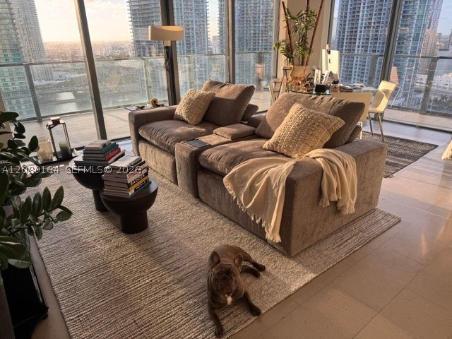 68 SE 6th St #1912, Miami FL 33131