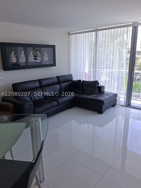 2950 NE 188th St #247, Aventura FL 33180