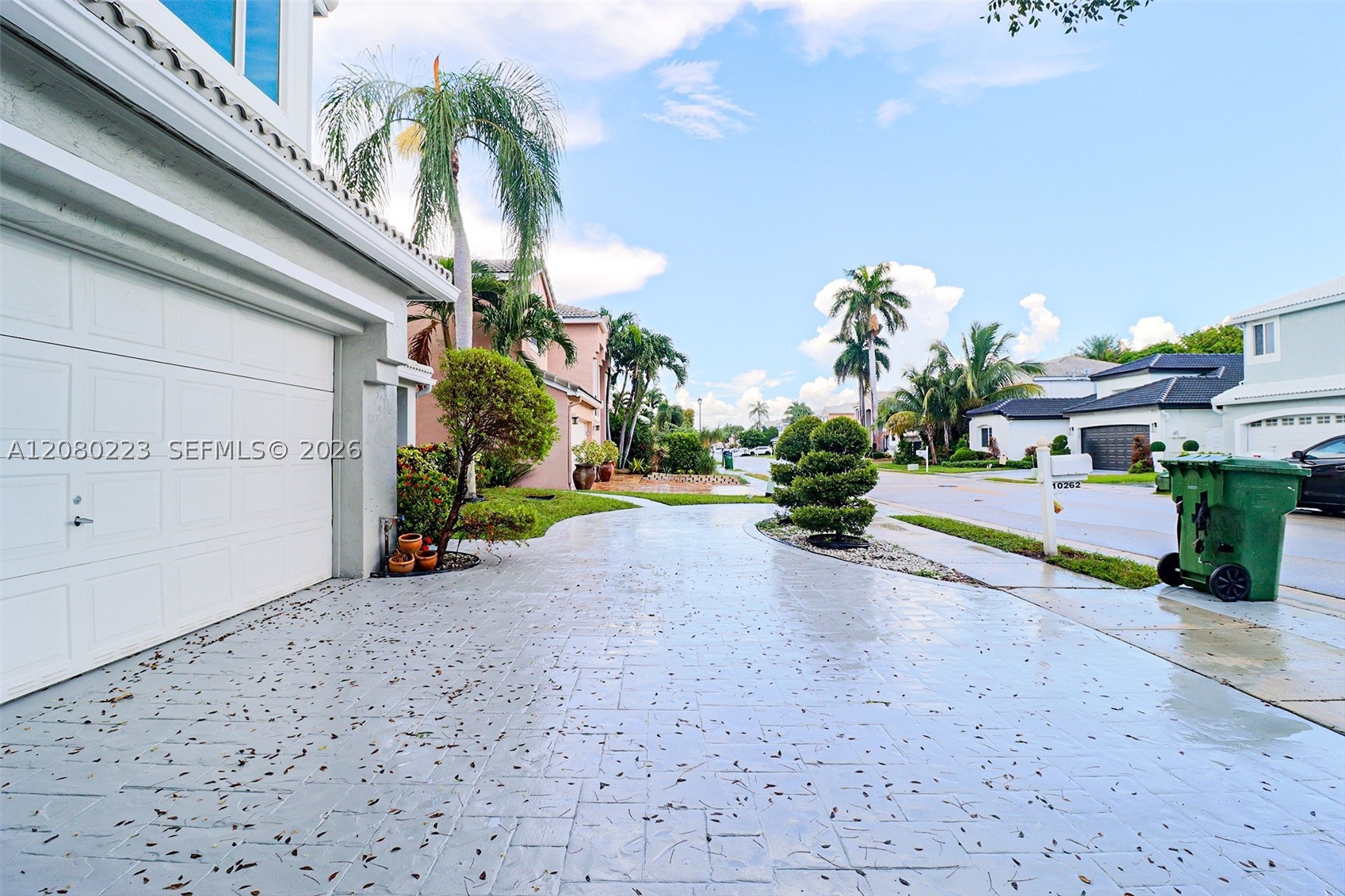 10262 SW 9th Ln, Pembroke Pines FL 33025