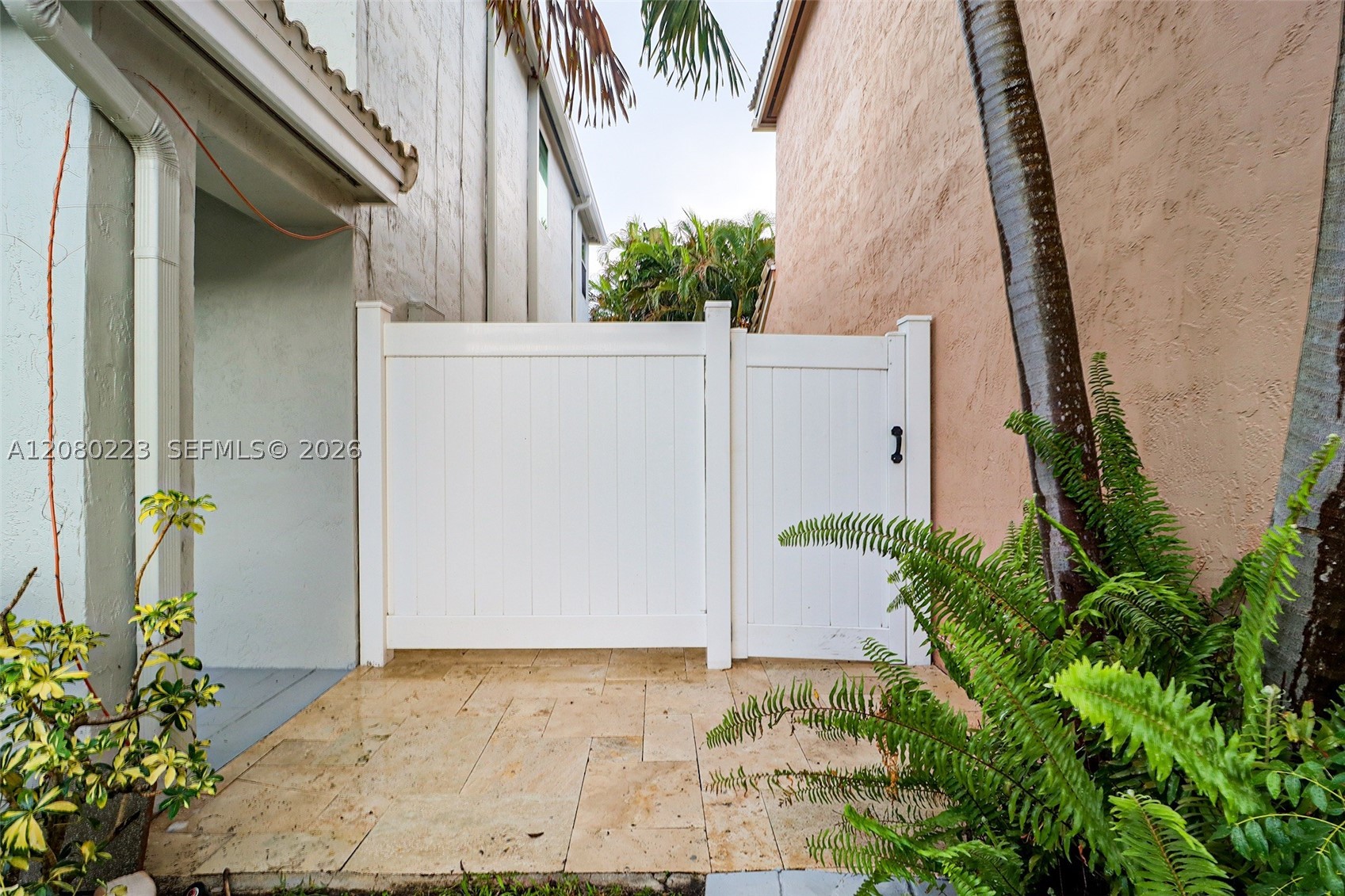 10262 SW 9th Ln, Pembroke Pines FL 33025